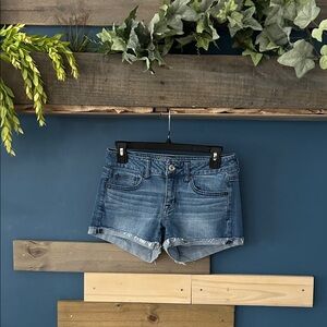American Eagle Outfitters Stretch Shortie Jean Shorts Size 4 EUC